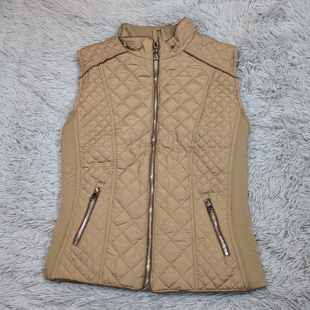 YMI Vest‎ Womens M Biege Quilted Zip Up Pockets Cozy Quilted Stretch Comfort